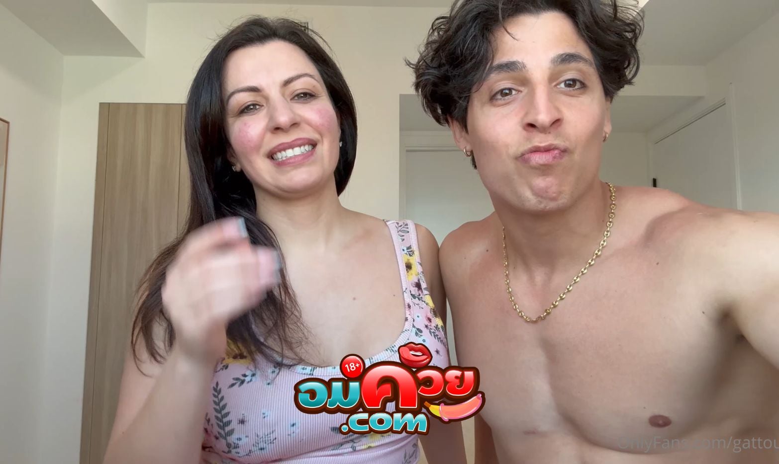 คลิปหลุด โอลี่แฟน Gattouz0 มาเย็ดกับสาวใหญ่ Alina Angel ที่แต่งงานแล้ว แต่ให้ความสุขเธอด้วยเซ็กส์ จับเลียหีให้เสียวน้ำแฉะ เสียบด้วยควยตอกรัวๆ