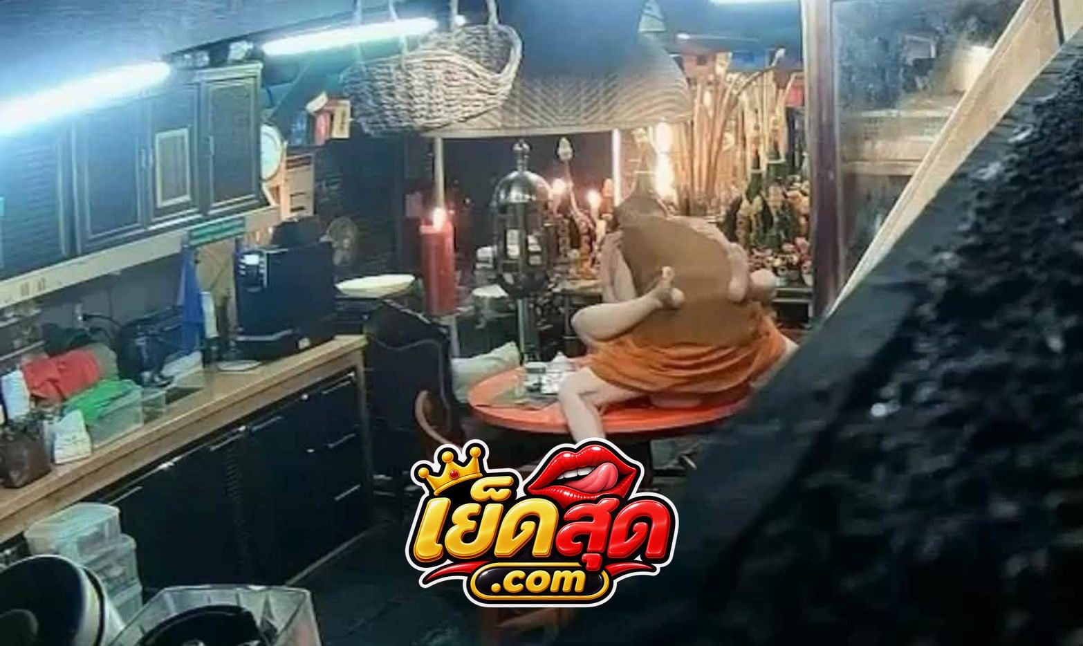 คลิปหลุด พระมั่วสีกาเสพเมถุนในกุฏิ จับสีกาเย็ดหีซอยคาโต๊ะ พระราชาคณะ เจ้าอาวาสวัดดังอยุธยา ต้นตำรับเหรียญเหนือดวง